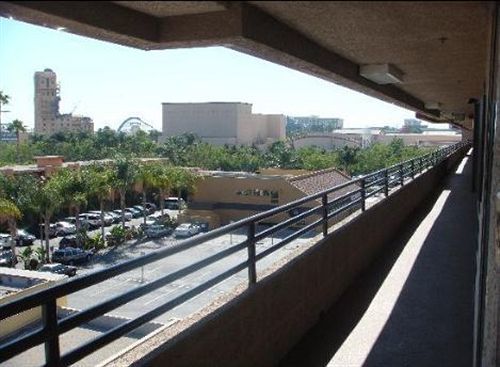 Anaheim Desert Inn & Suites Eksteriør billede